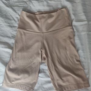 Aritzia Butter Biker Shorts 7"